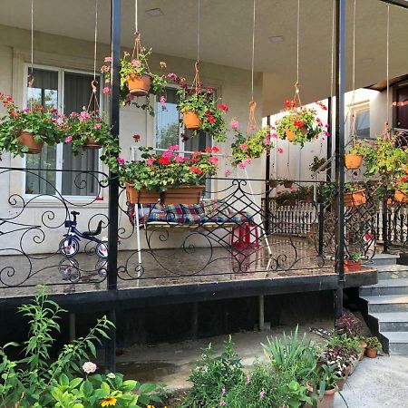 Guest House Tasunia Кутаиси Екстериор снимка