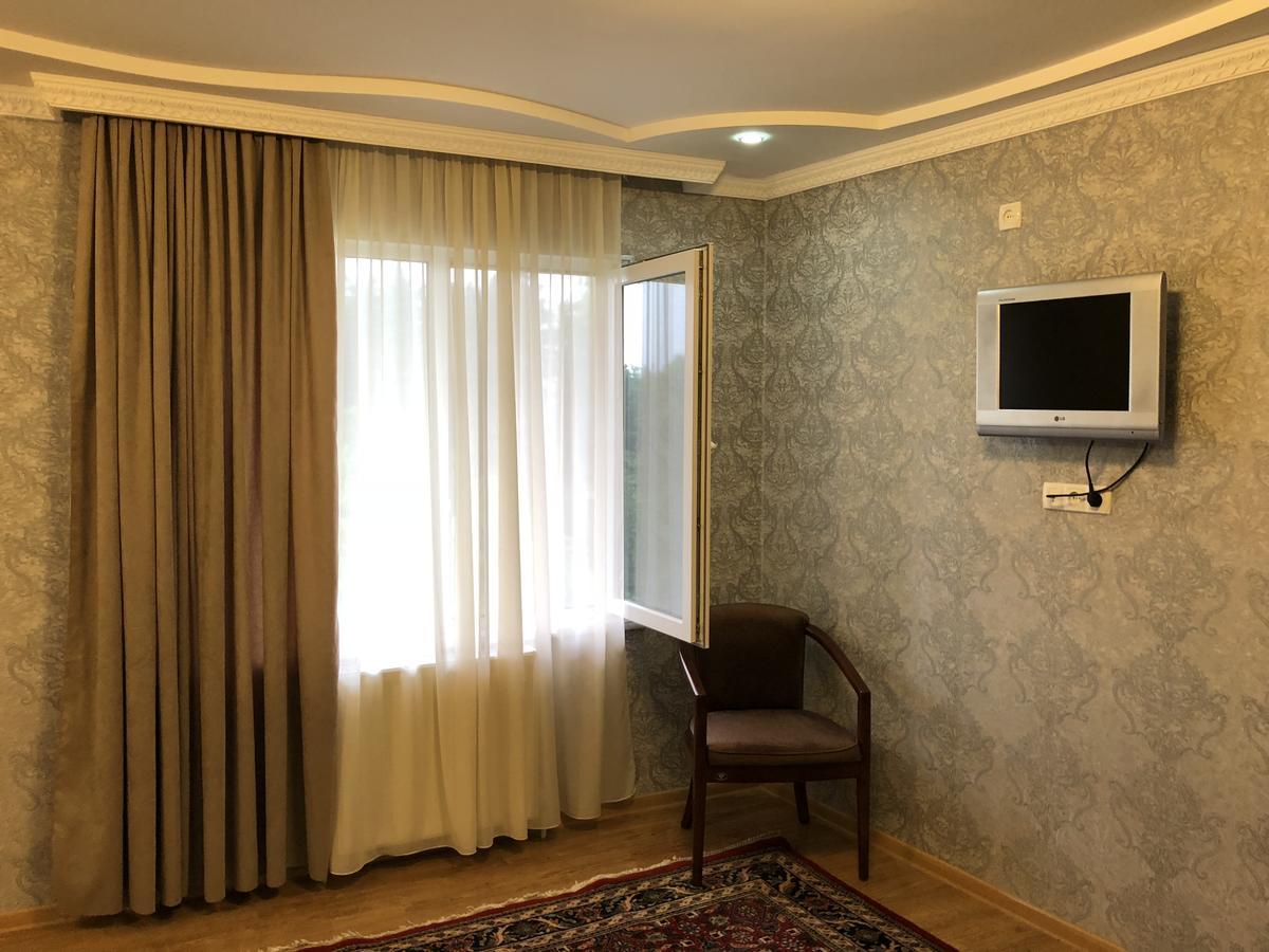 Guest House Tasunia Кутаиси Екстериор снимка