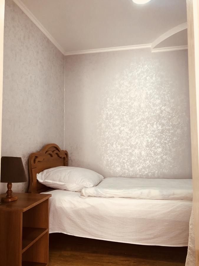 Guest House Tasunia Кутаиси Екстериор снимка