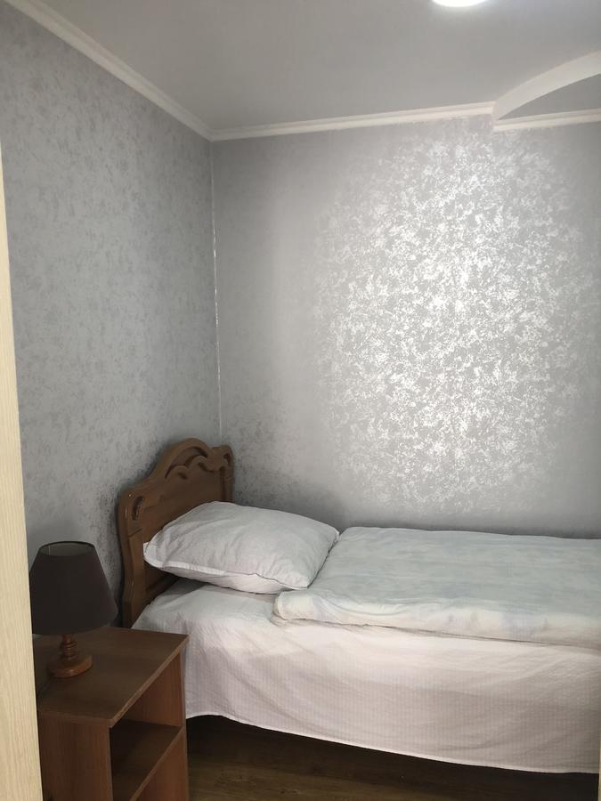 Guest House Tasunia Кутаиси Екстериор снимка